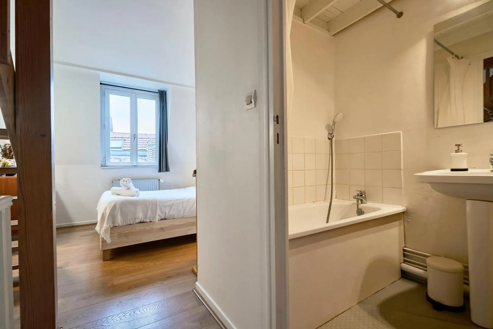 Maisonnette Atypique Dans Le Vieux Lille 0*,  France